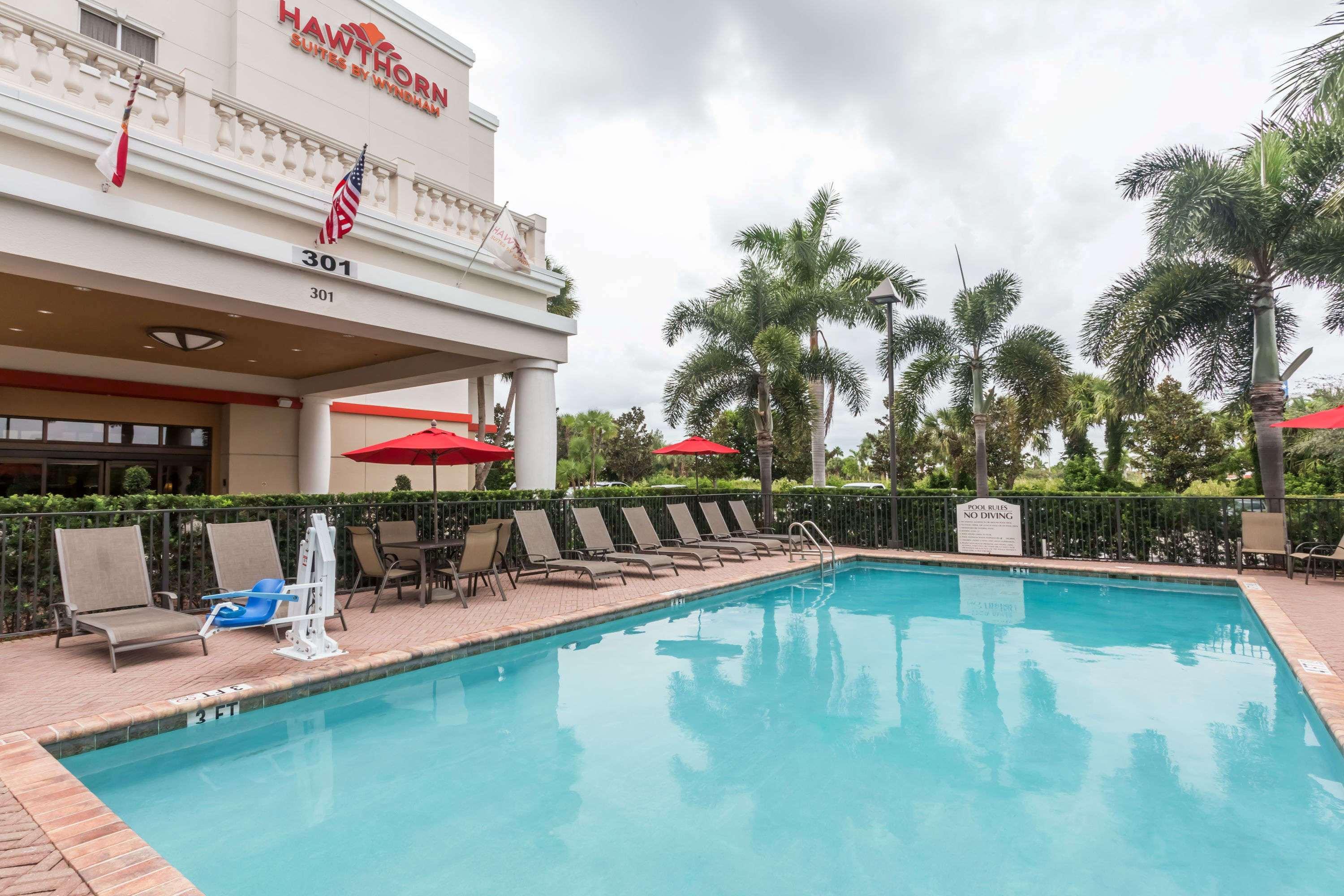 Hawthorn Extended Stay By Wyndham West Palm Beach Exterior photo