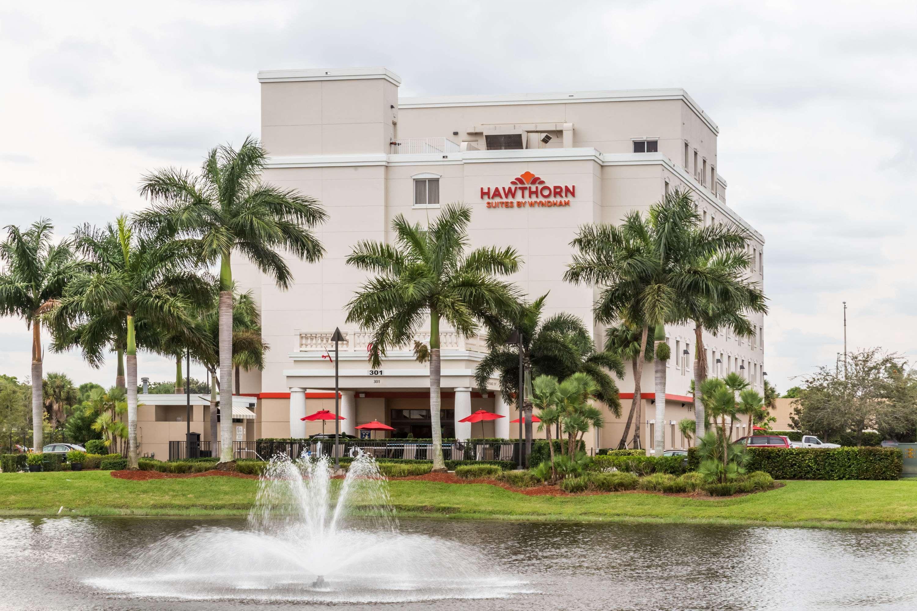 Hawthorn Extended Stay By Wyndham West Palm Beach Exterior photo